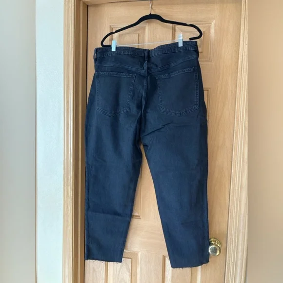 Old Navy High-Rise Curvy Straight Black Women’s Jeans - Picture 2 of 5